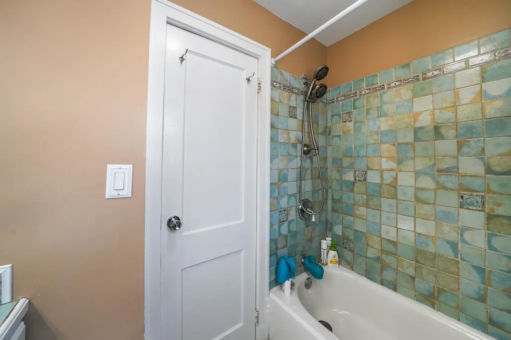30 Hope Street West Babylon NY 11704