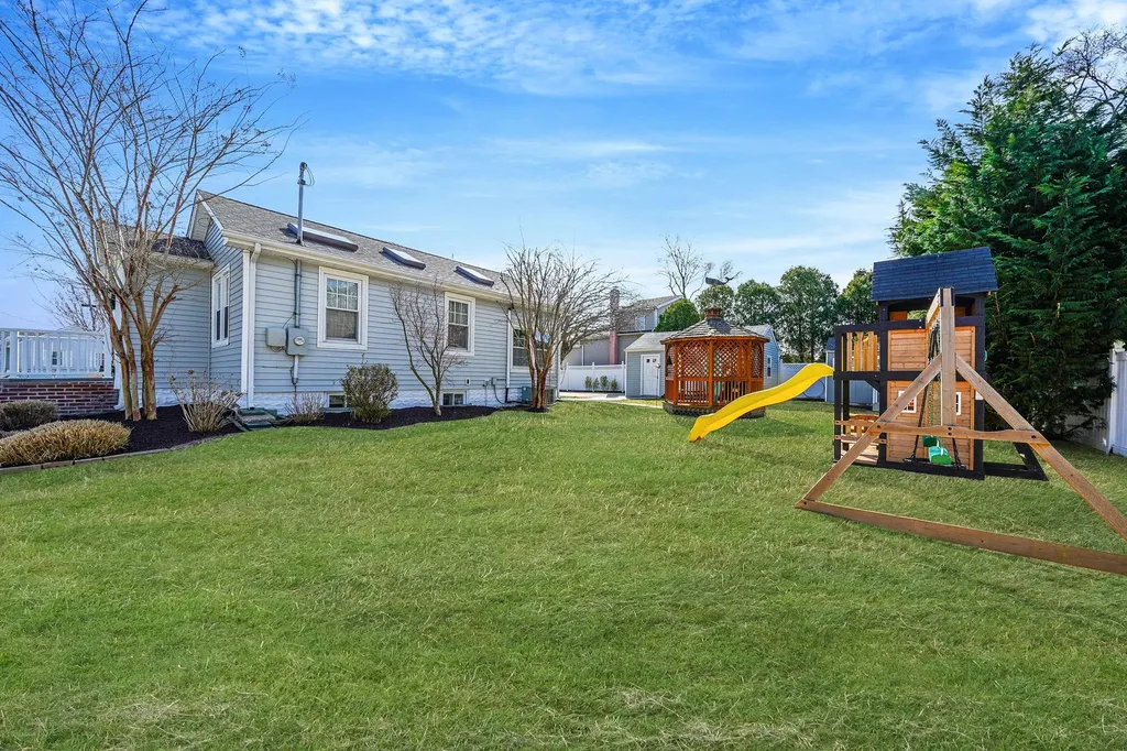 30 Hope Street West Babylon NY 11704