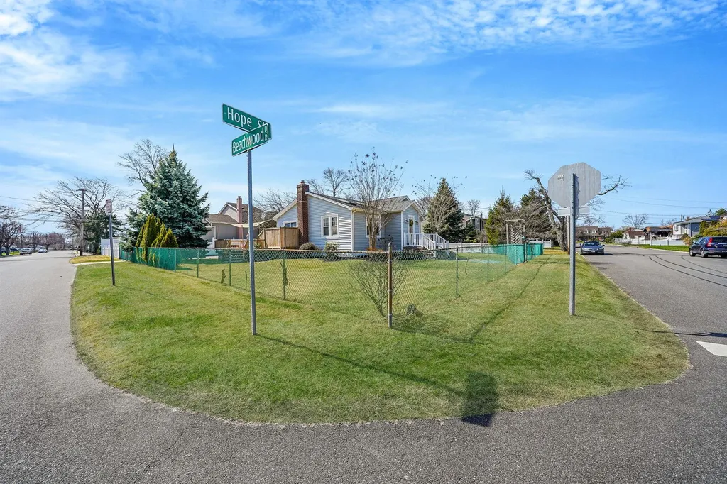 30 Hope Street West Babylon NY 11704