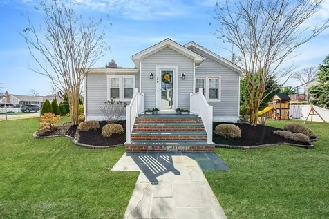 30 Hope Street West Babylon NY 11704