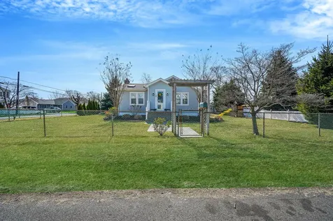 30 Hope Street West Babylon NY 11704