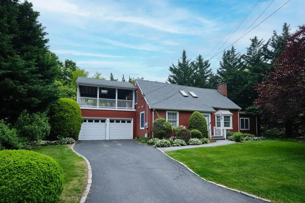 28 Rose Avenue Great Neck NY 11021