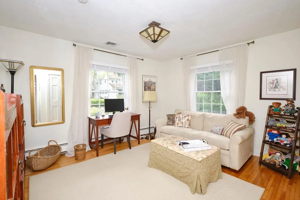 28 Rose Avenue Great Neck NY 11021