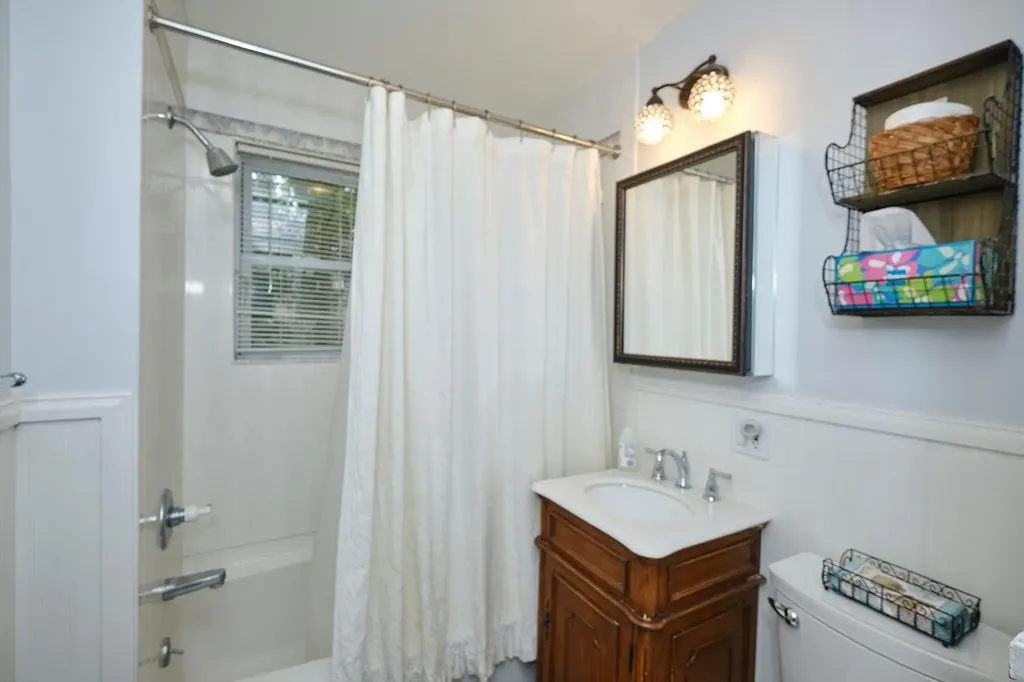 28 Rose Avenue Great Neck NY 11021