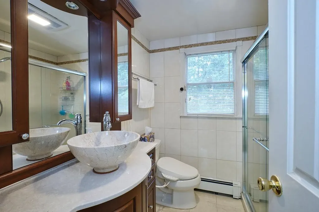28 Rose Avenue Great Neck NY 11021