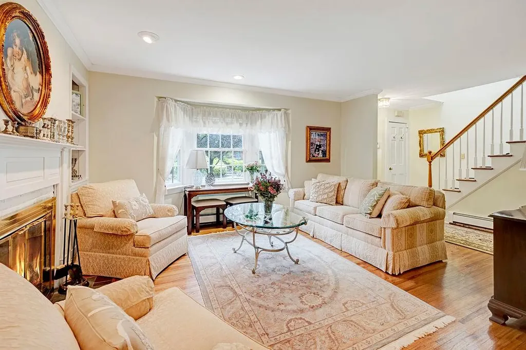 28 Rose Avenue Great Neck NY 11021