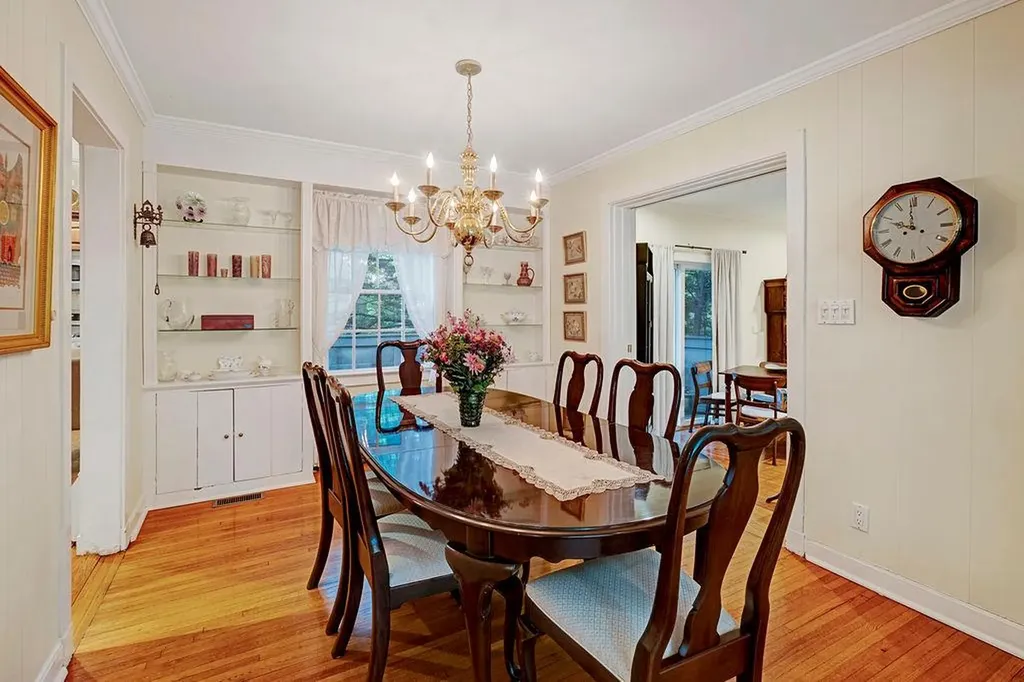 28 Rose Avenue Great Neck NY 11021
