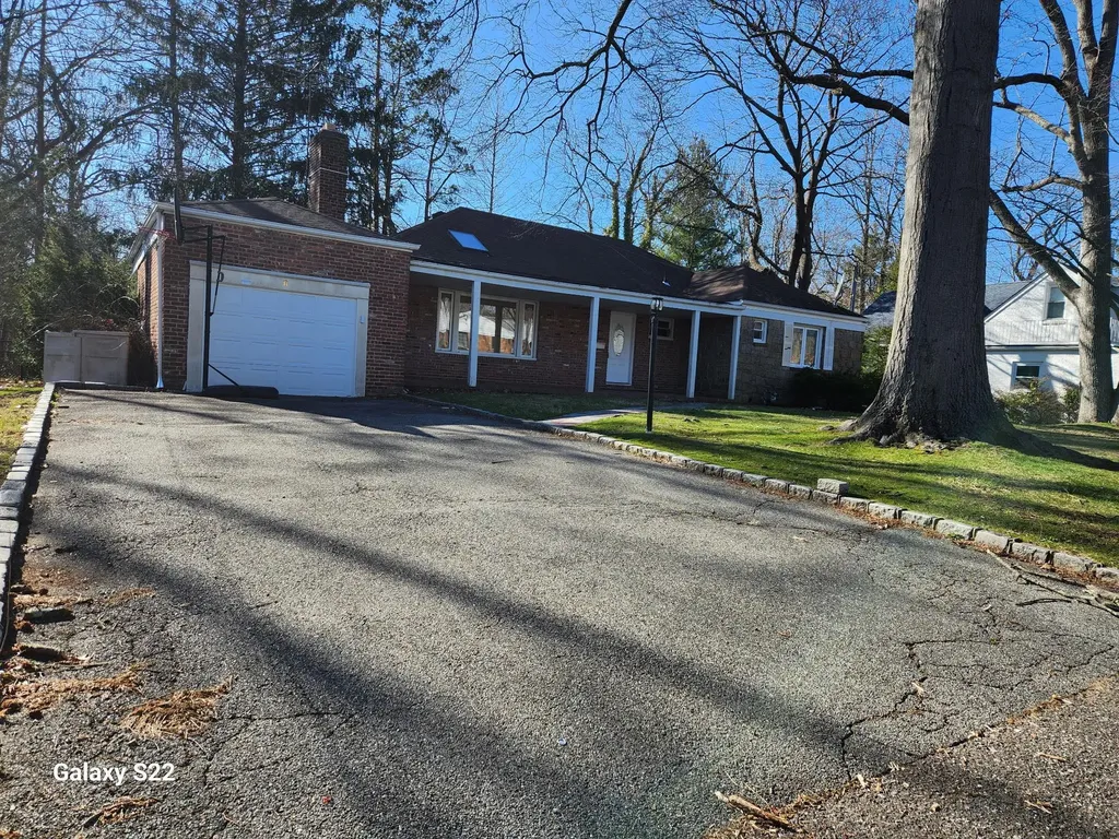8 Brampton Lane Great Neck NY 11023