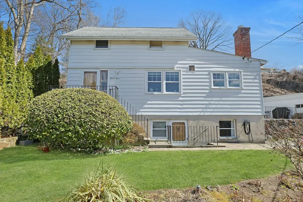 24 Burnsdale Avenue Valhalla NY 10595