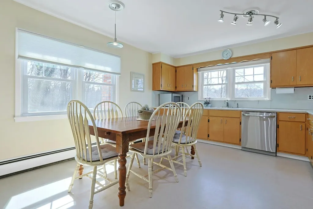 24 Burnsdale Avenue Valhalla NY 10595