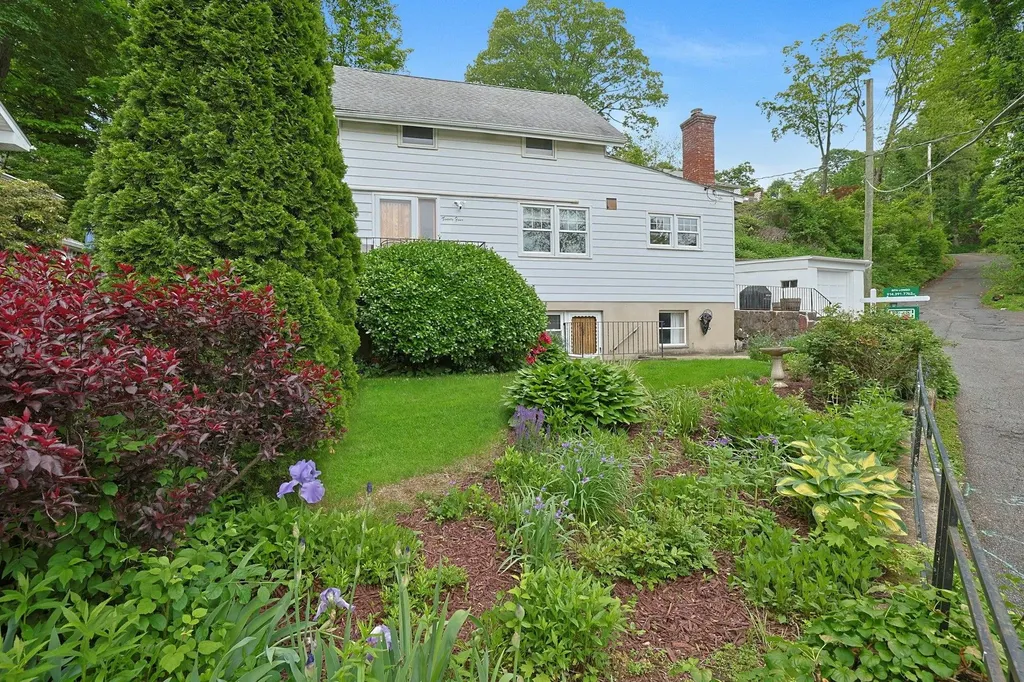 24 Burnsdale Avenue Valhalla NY 10595