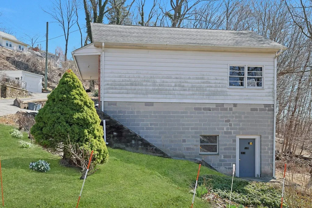 24 Burnsdale Avenue Valhalla NY 10595