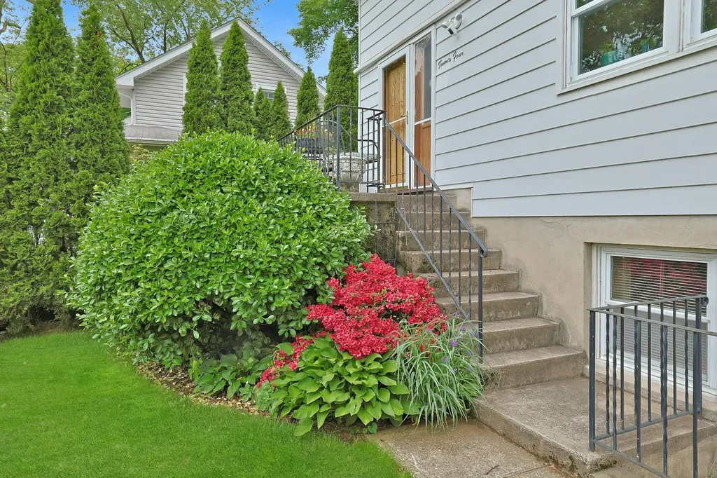 24 Burnsdale Avenue Valhalla NY 10595