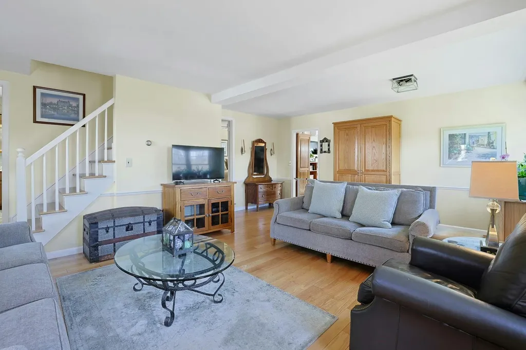 24 Burnsdale Avenue Valhalla NY 10595