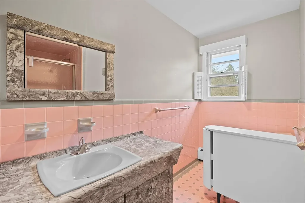 21 Westview Road Spring Valley NY 10977