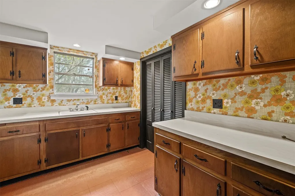 21 Westview Road Spring Valley NY 10977
