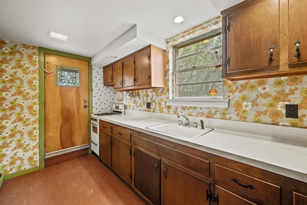 21 Westview Road Spring Valley NY 10977