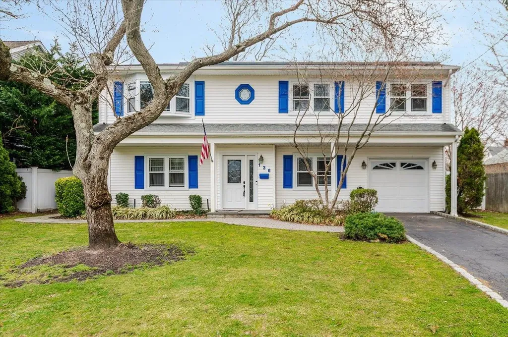 136 Monell Avenue Islip NY 11751