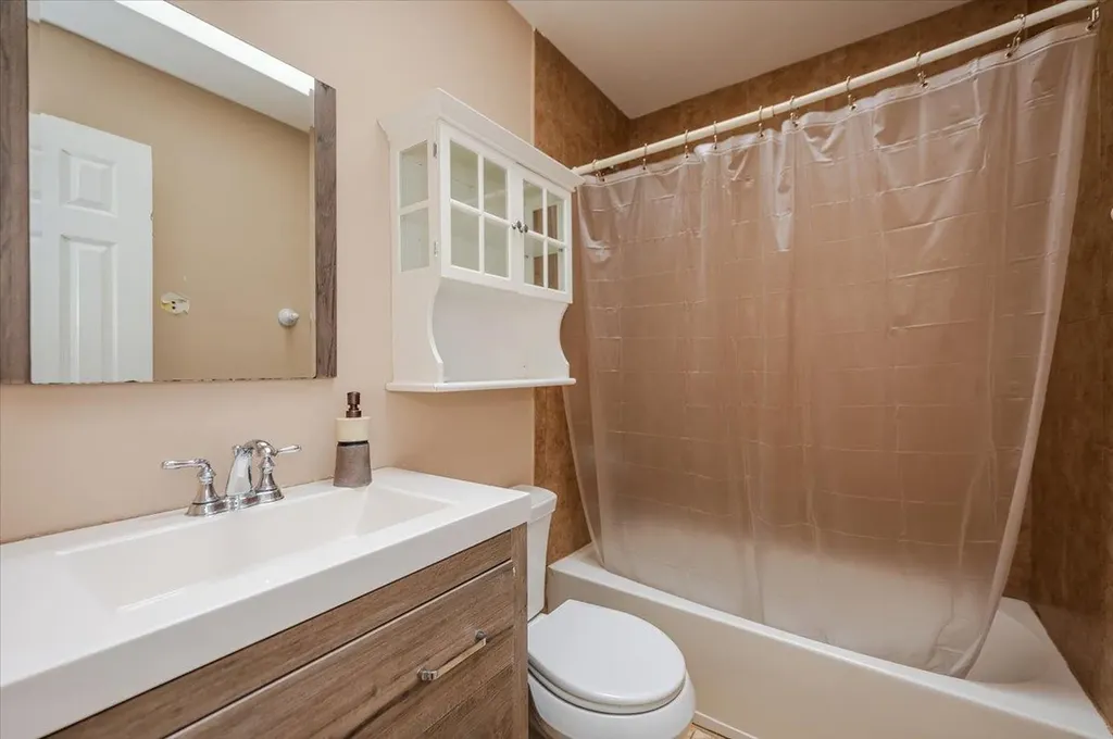 136 Monell Avenue Islip NY 11751