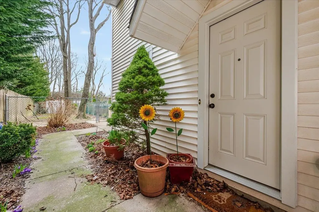 136 Monell Avenue Islip NY 11751