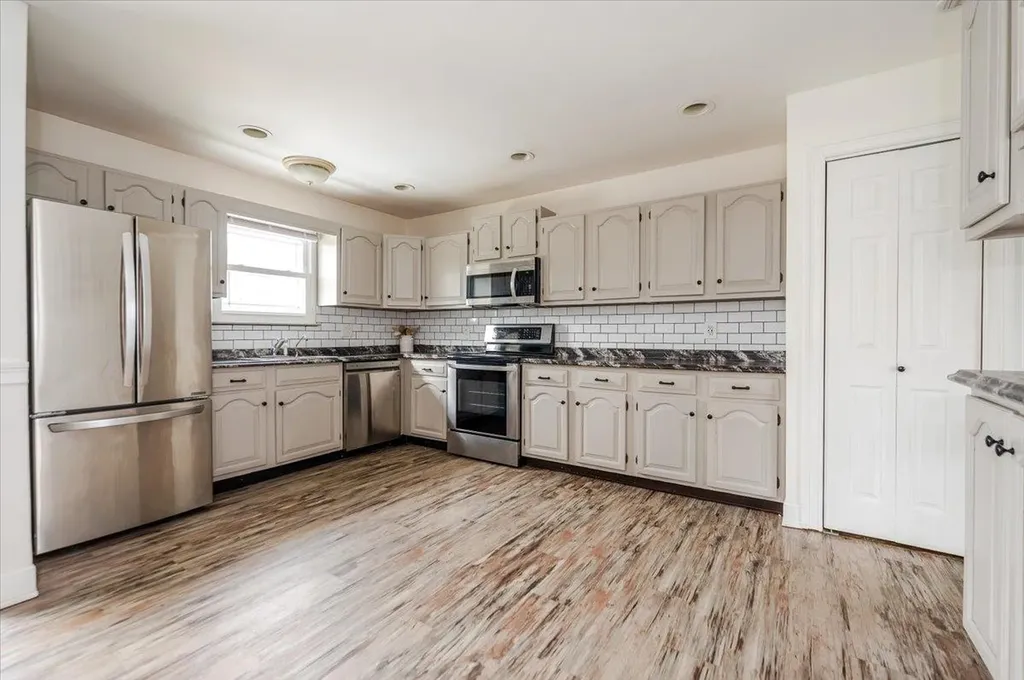 136 Monell Avenue Islip NY 11751