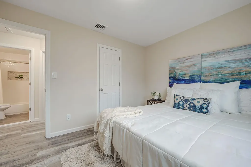 17 20th Avenue Bay Shore NY 11706