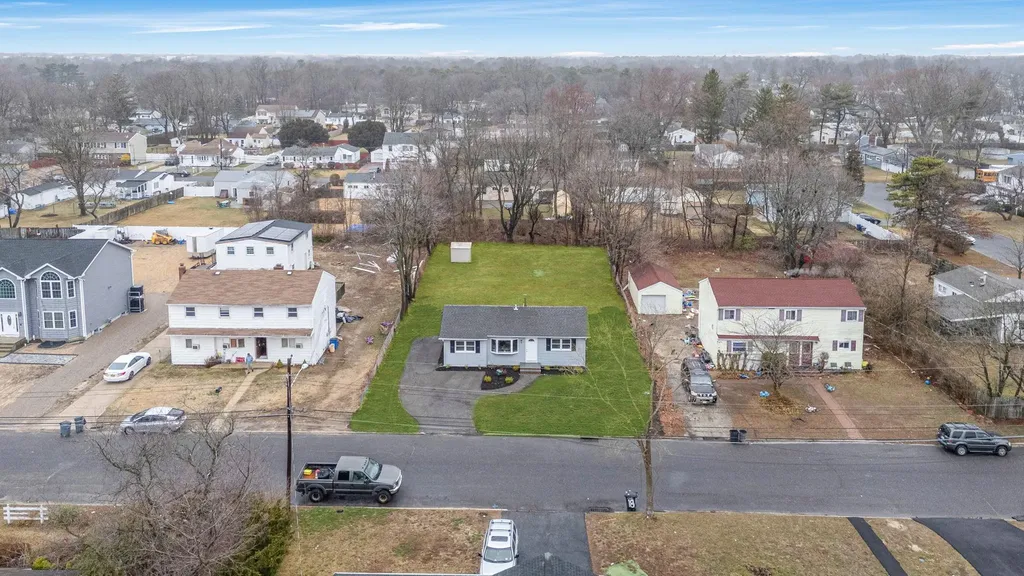 17 20th Avenue Bay Shore NY 11706