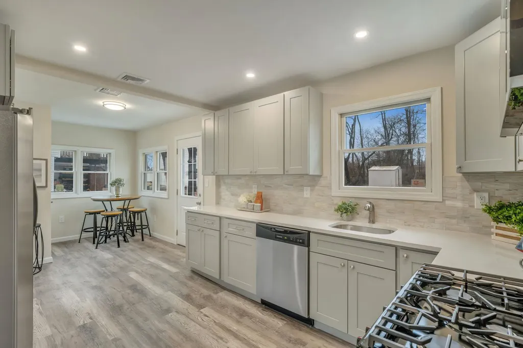 17 20th Avenue Bay Shore NY 11706