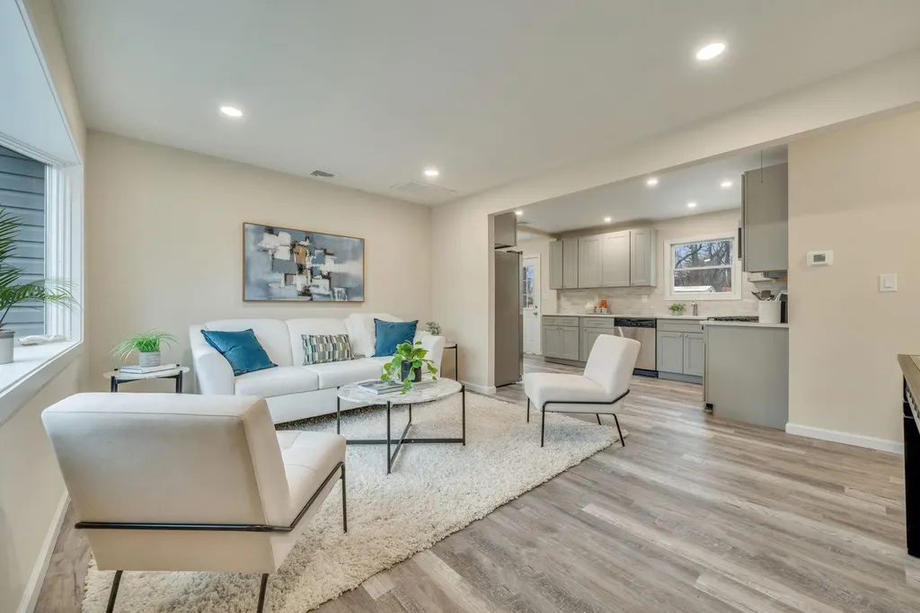 17 20th Avenue Bay Shore NY 11706