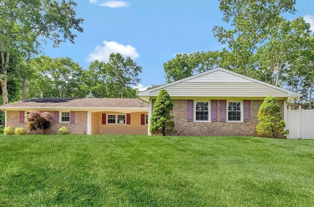 57 Sycamore Circle Stony Brook NY 11790