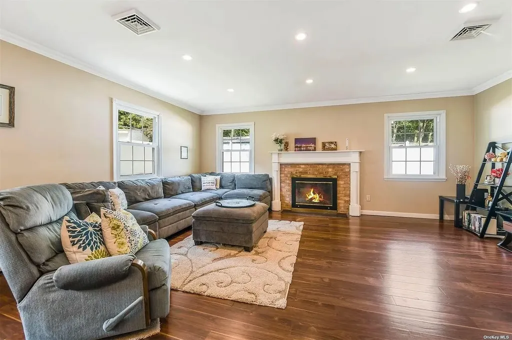 57 Sycamore Circle Stony Brook NY 11790