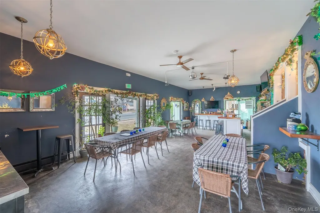 13100 Main Road Mattituck NY 11952