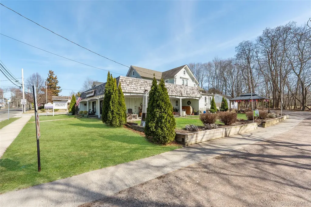 13100 Main Road Mattituck NY 11952