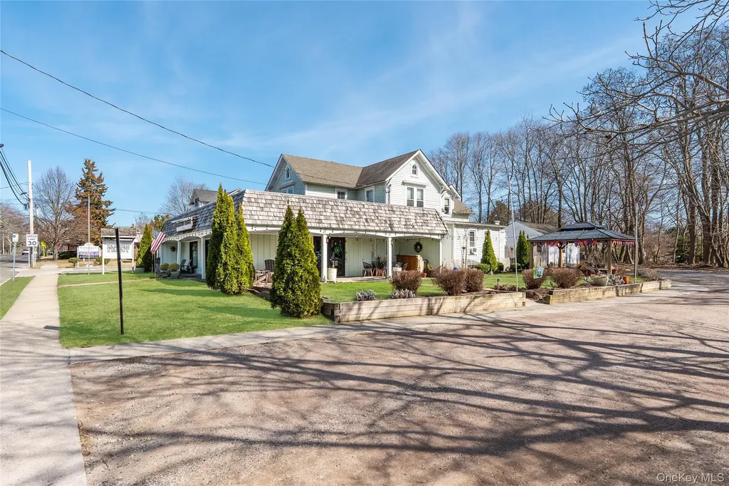 13100 Main Road Mattituck NY 11952