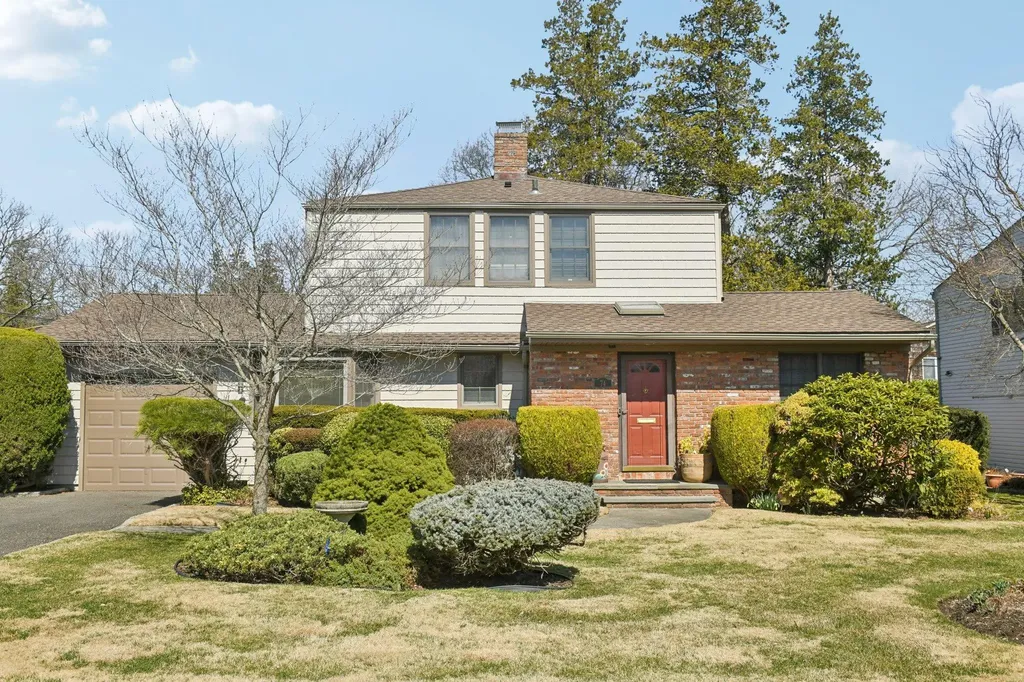 74 Argyle Road Albertson NY 11507