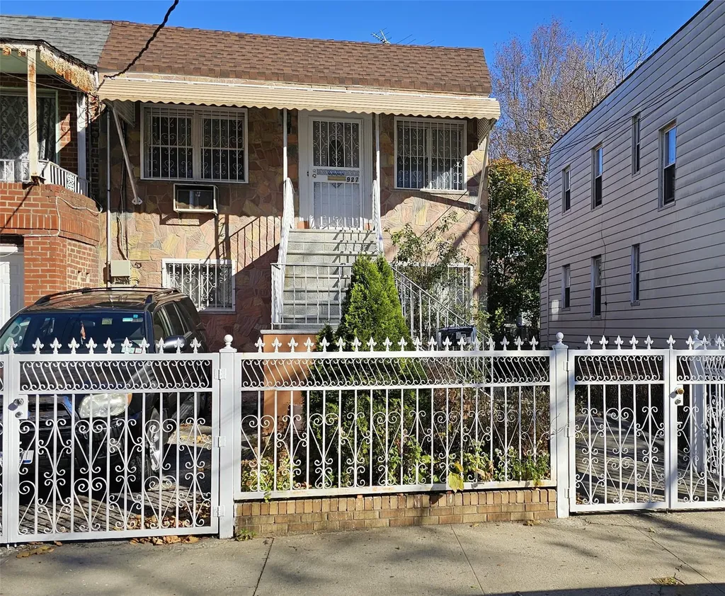 927 E 227th Street Bronx NY 10466
