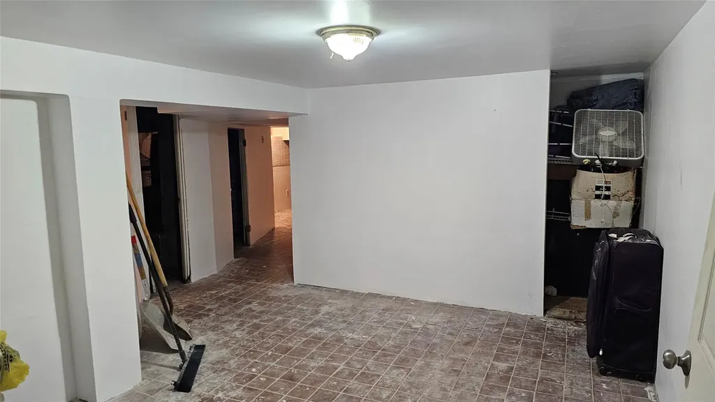 927 E 227th Street Bronx NY 10466