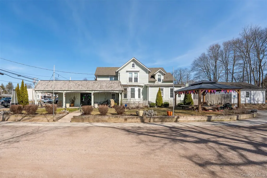 13100 Main Road Mattituck NY 11952