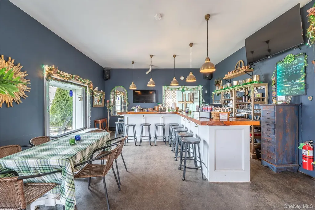 13100 Main Road Mattituck NY 11952