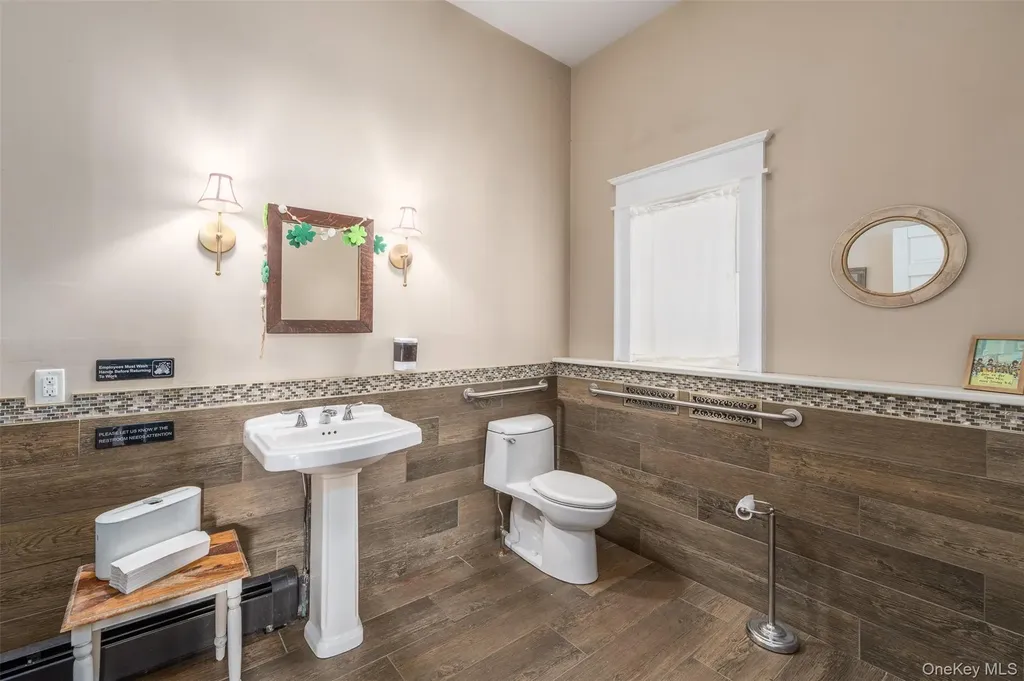 13100 Main Road Mattituck NY 11952