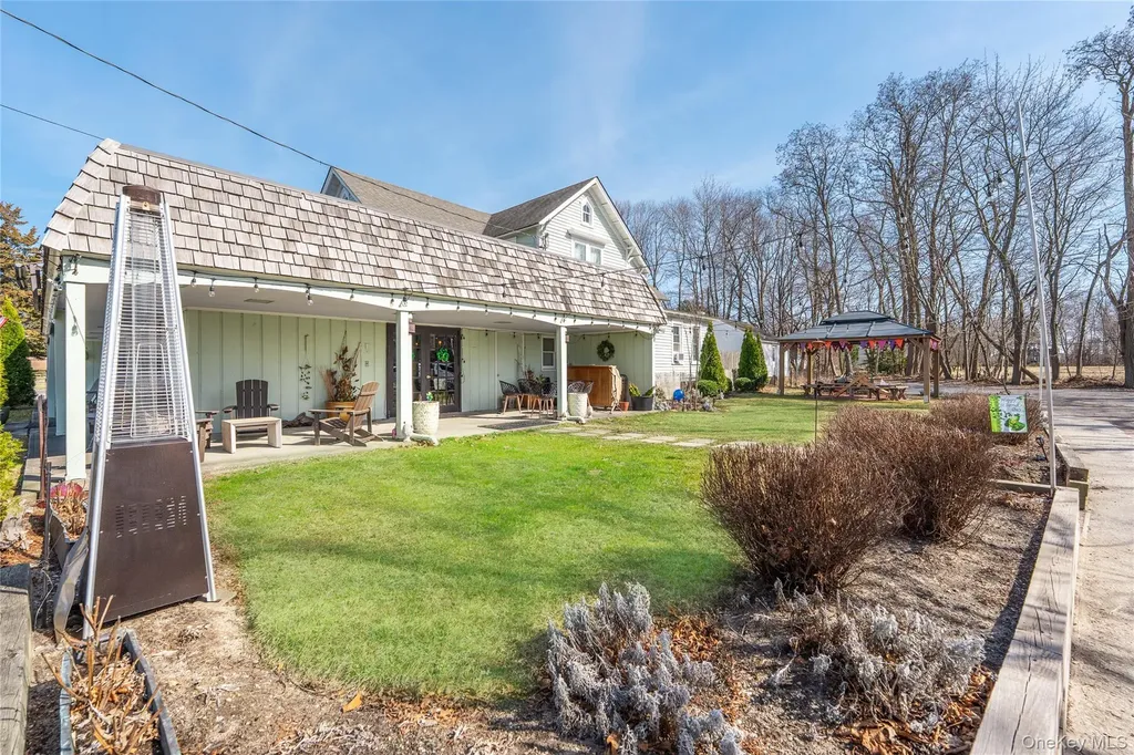 13100 Main Road Mattituck NY 11952