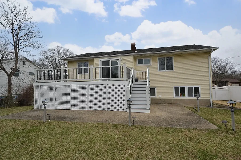 10 Bea Avenue Ronkonkoma NY 11779