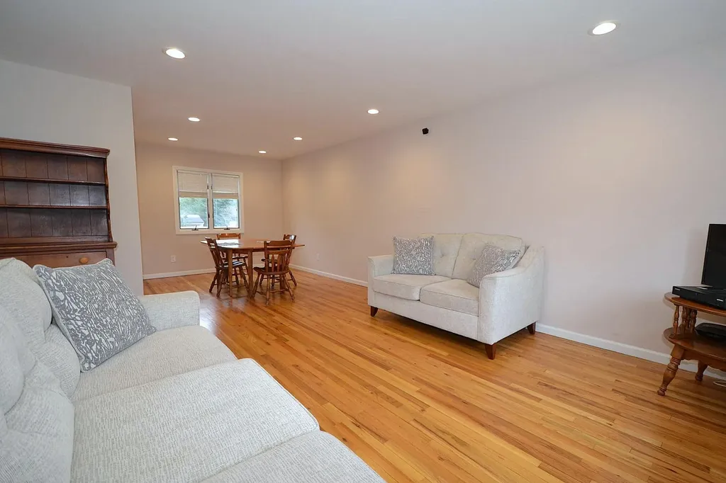 10 Bea Avenue Ronkonkoma NY 11779