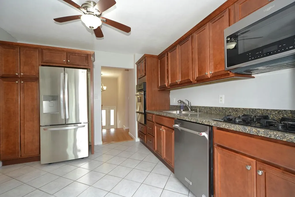 10 Bea Avenue Ronkonkoma NY 11779