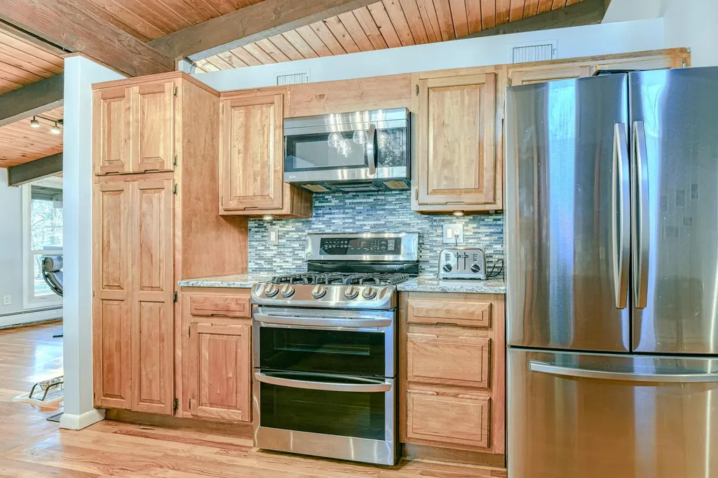 5 Robin Lane West Nyack NY 10994