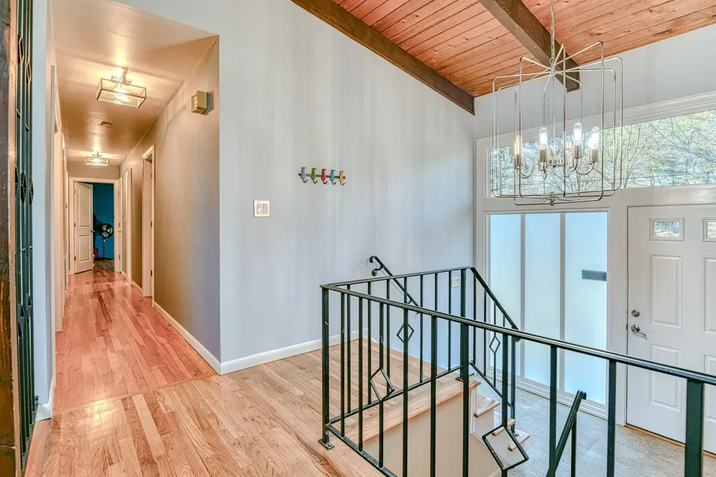 5 Robin Lane West Nyack NY 10994