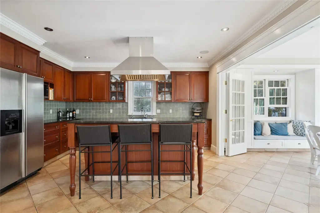 6 Darley Road Great Neck NY 11021
