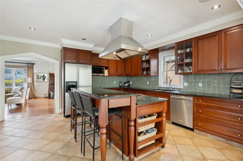 6 Darley Road Great Neck NY 11021