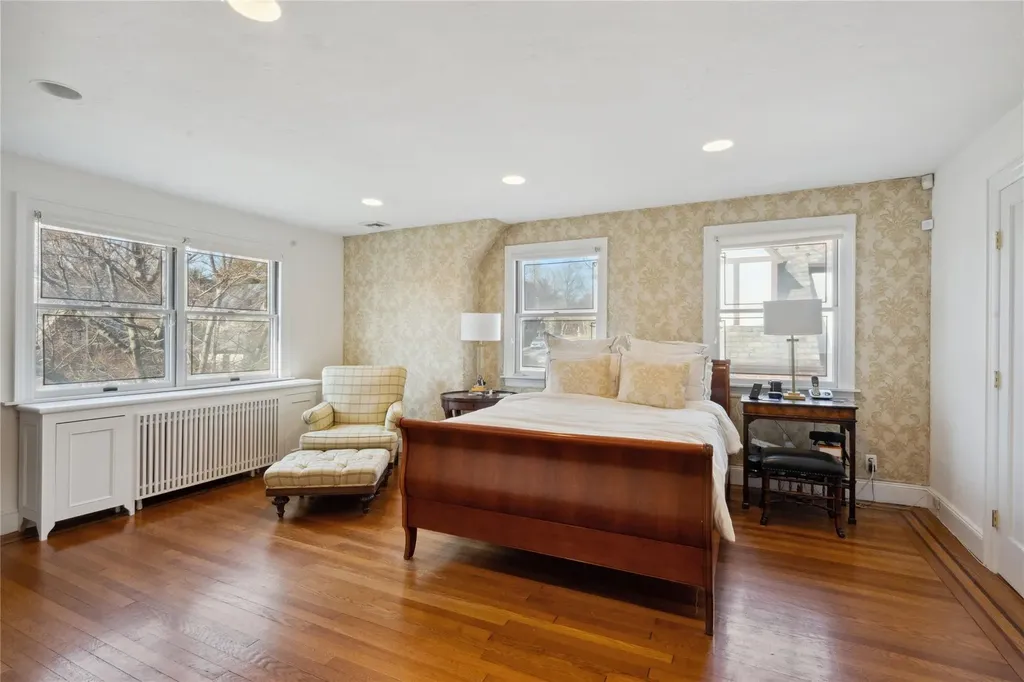 6 Darley Road Great Neck NY 11021
