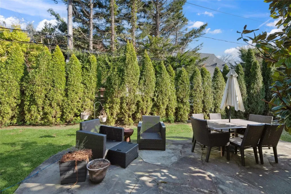 6 Darley Road Great Neck NY 11021